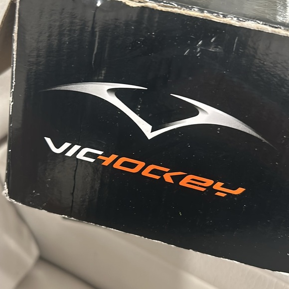 KIDS VIC HOCKEY ICE SKATES - Picture 5 of 5